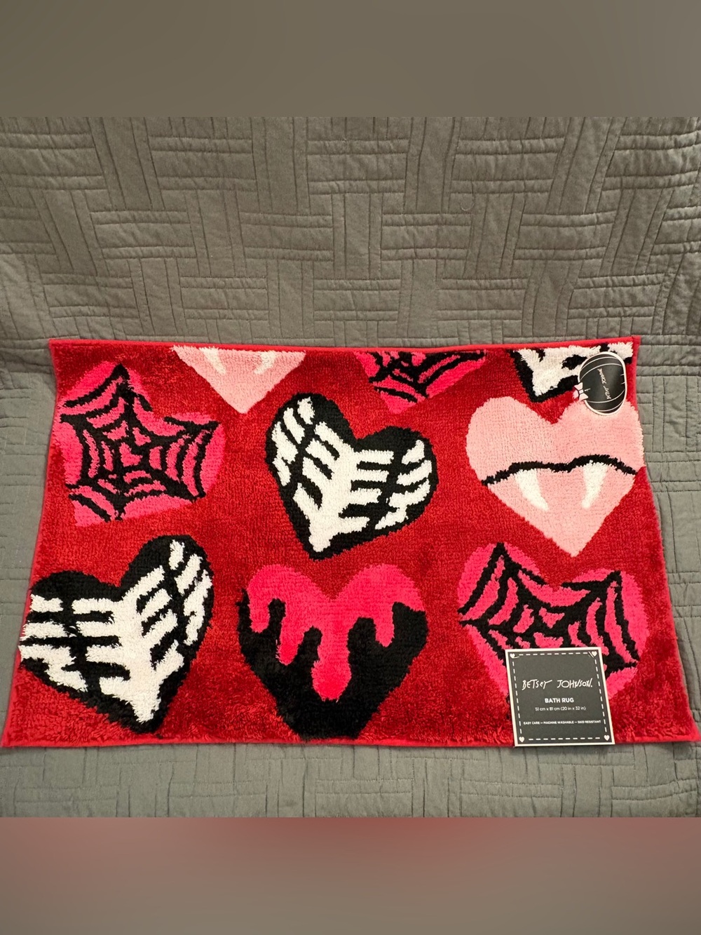Betsey Johnson Pink Halloween Bath Rug Mat Hearts Ribcage Spiderwebs Vampire NWT